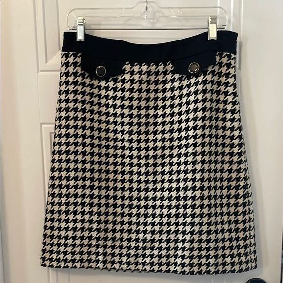 Ann Taylor Factory Black and Cream Houndstooth Skirt - Picture 1 of 4